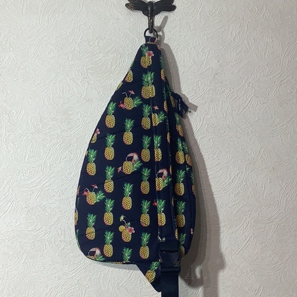 Vera Bradley NWOT- Pineapple Print Quilted Sling Bag - tropical backpack - vacay - Picture 5 of 7